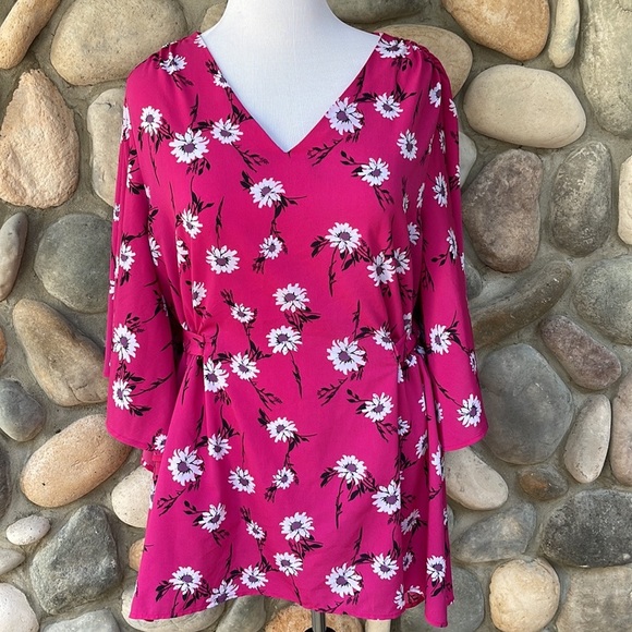 Lane Bryant Hot Pink Floral Flutter Bell Sleeve Blouse 14/16 - Picture 2 of 13